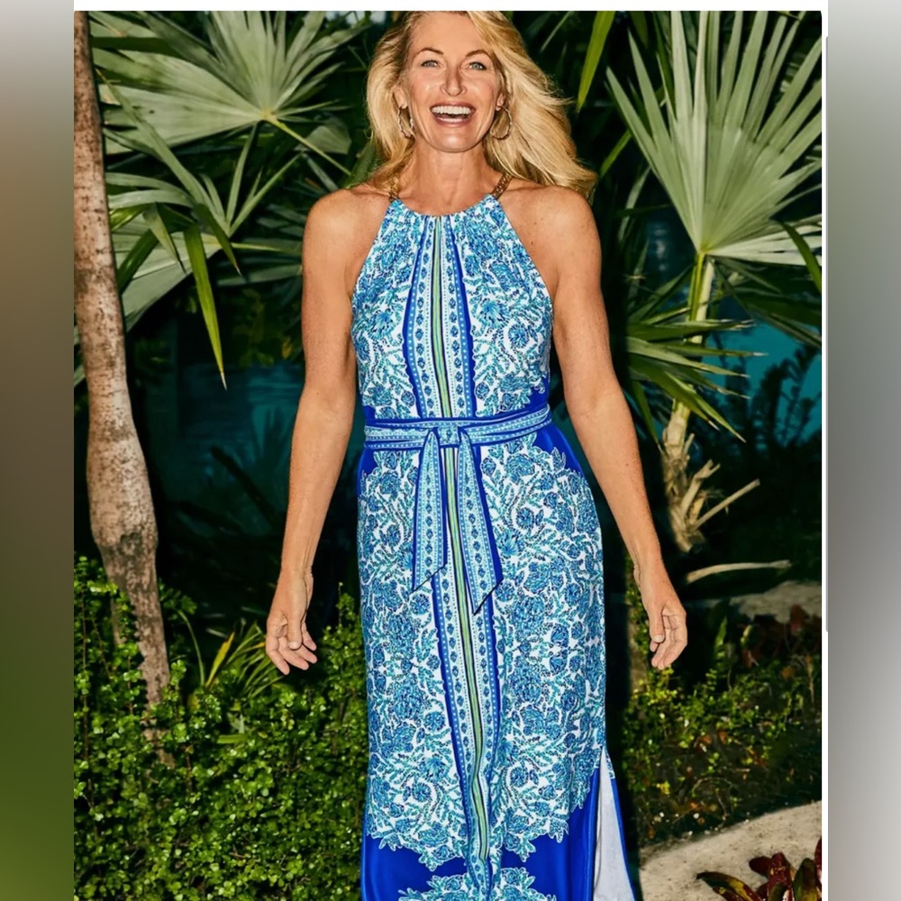 Excellent condition. Worn 2x.
Lilly Pulitzer Blue/White Paisley Maxi Dress